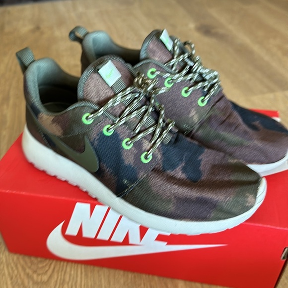 Nike rosherun in camo print - Picture 4 of 5